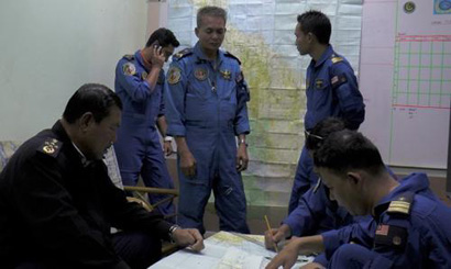 马来西亚海上搜救官员讨论搜救计划